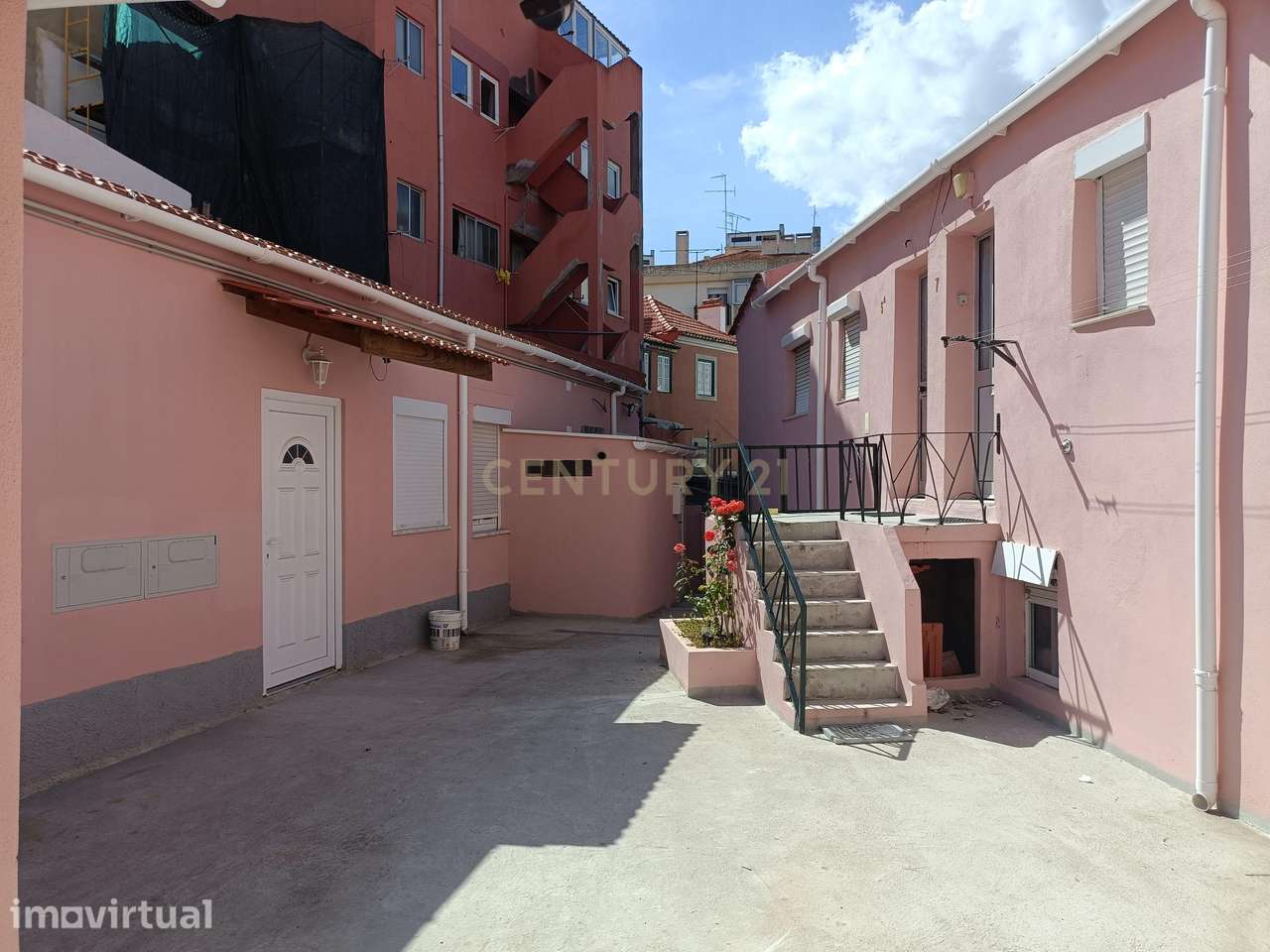 Prédio - Vila Irene - Sacavém - 12 Apartamentos - Grande imagem: 3/31