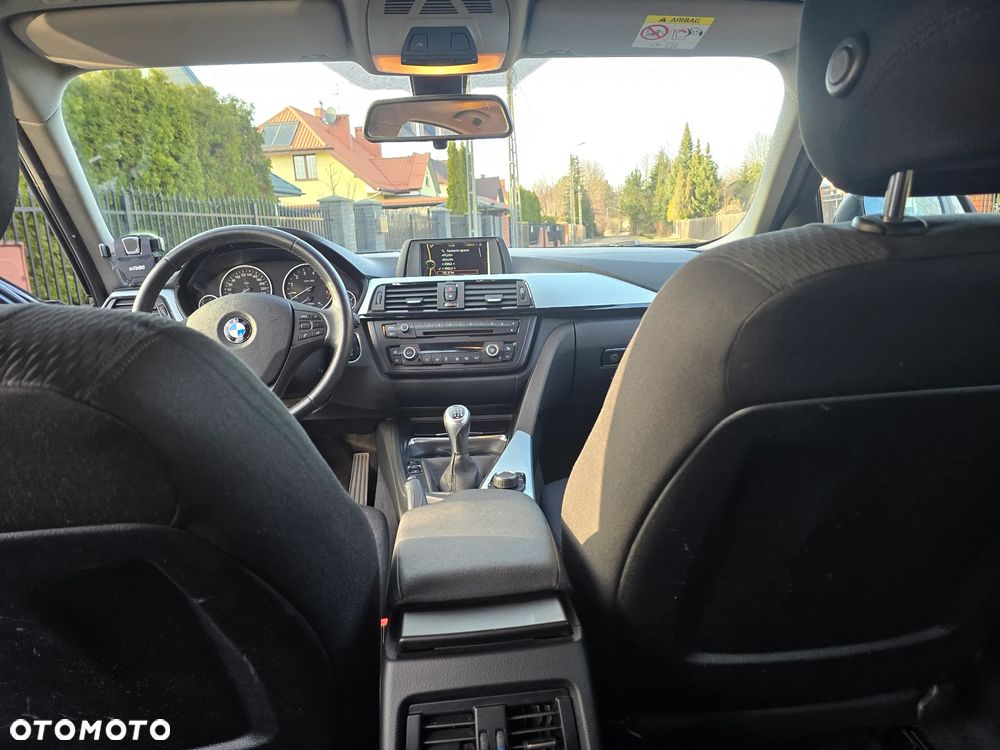 BMW Seria 3 320i xDrive - 18