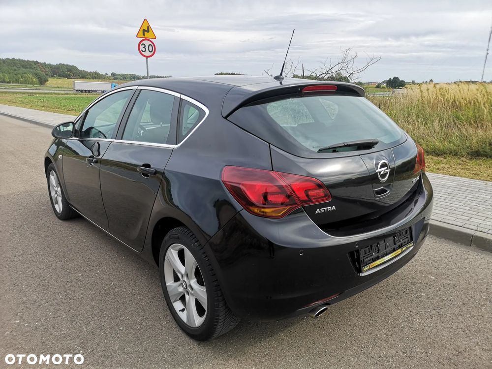 Opel Astra 2010 photo 3