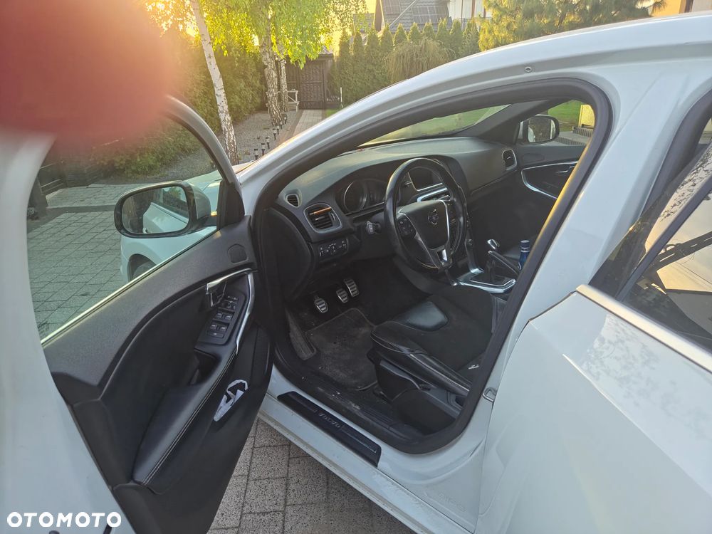Volvo V40 D3 R-Design - 5