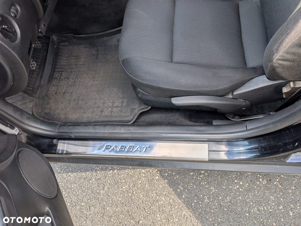 Volkswagen Passat 1.9 TDI Comfortline Family - 19