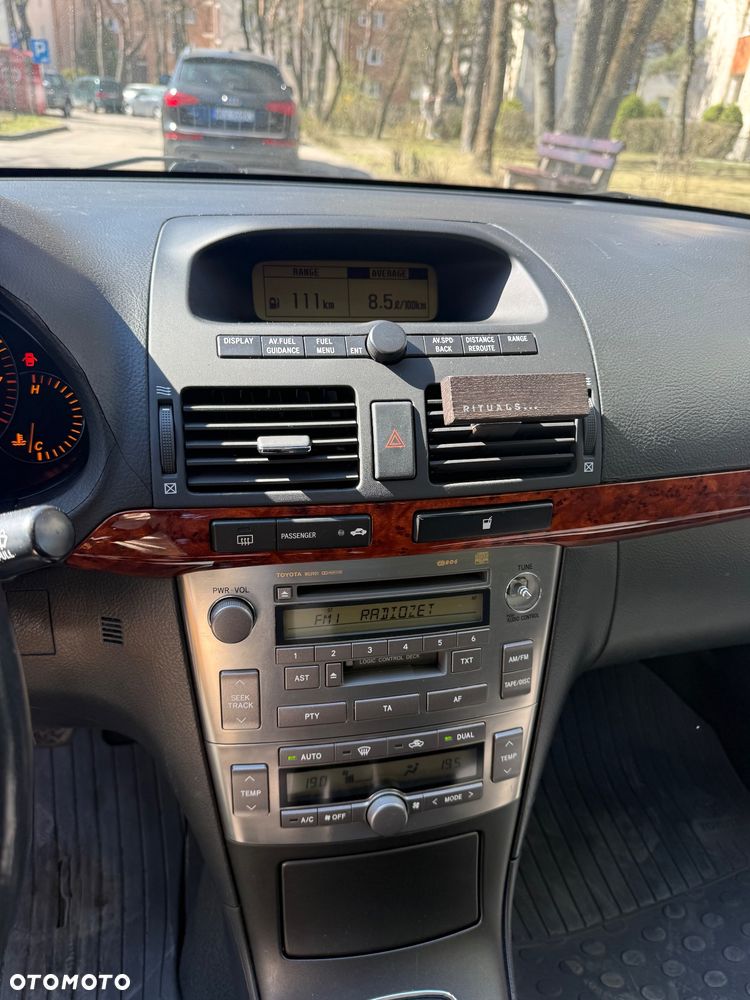 Toyota Avensis 1.8 VVT-i Sol - 21