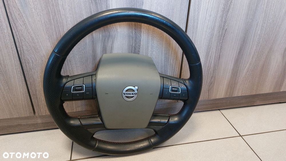 VOLVO FH4 KIEROWNICA SKÓRZANA - 1