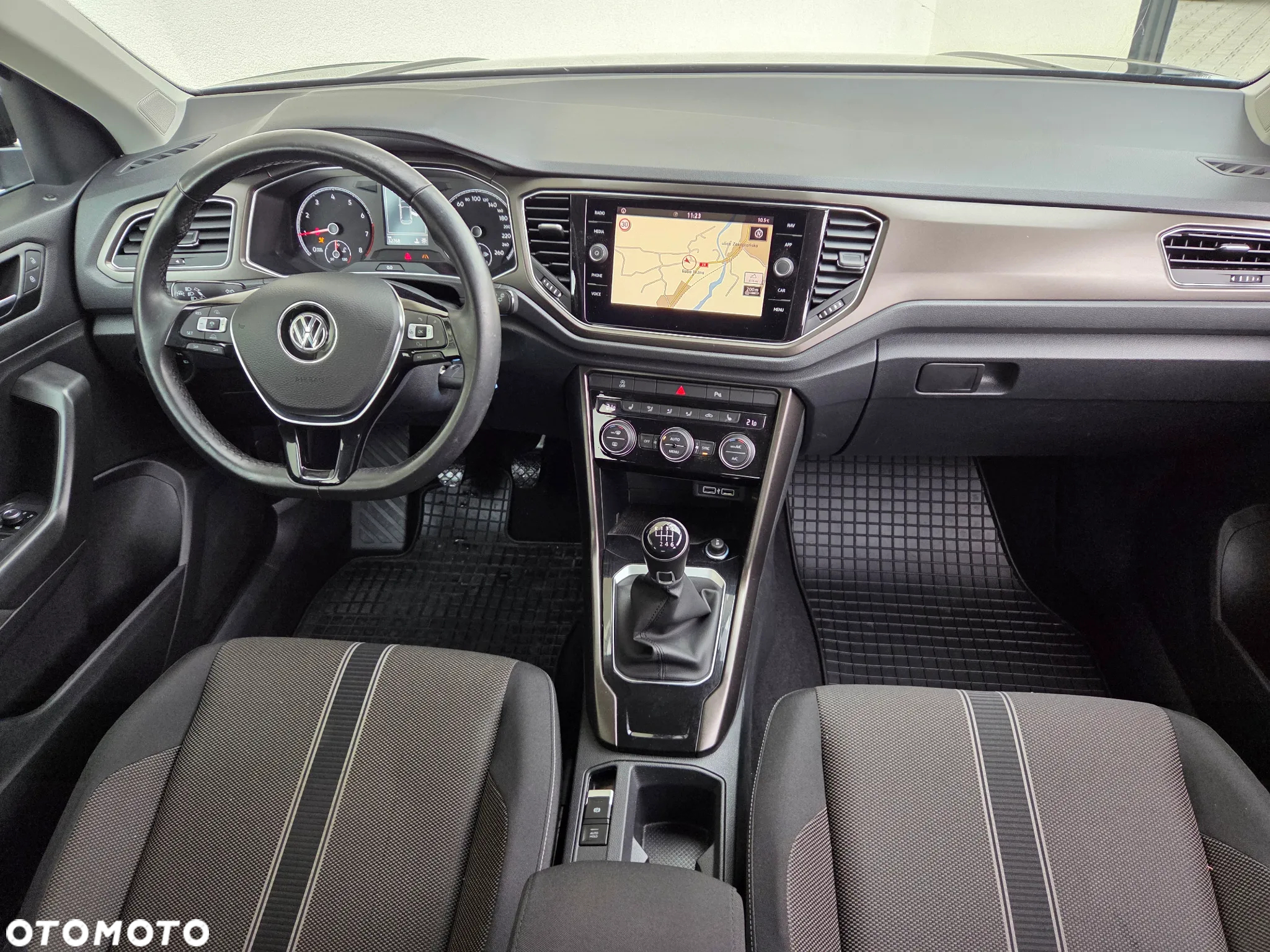 Volkswagen T-Roc - 9