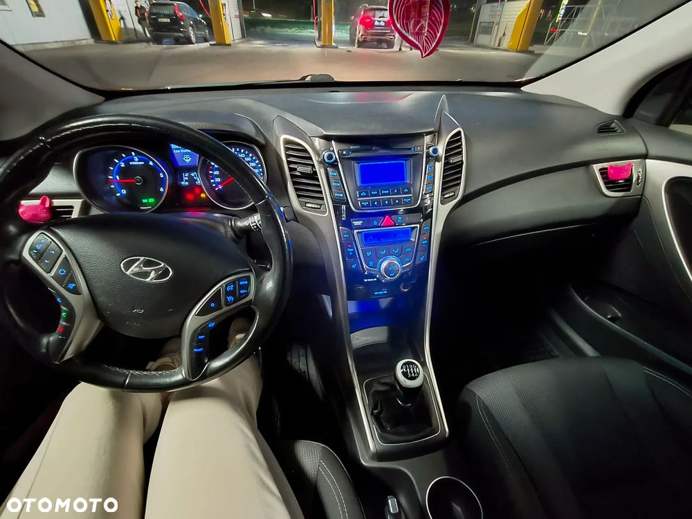 Hyundai i30 blue Kombi 1.6 CRDi Classic - 25