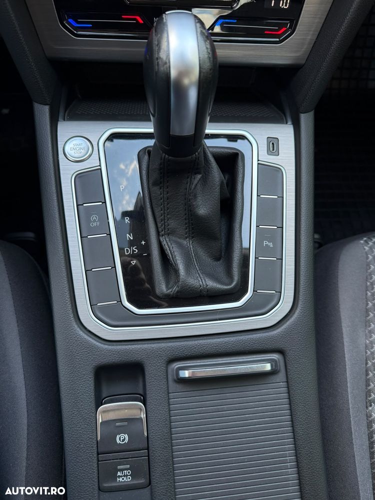 Volkswagen Passat 1.5 TSI ACT DSG Trendline - 19
