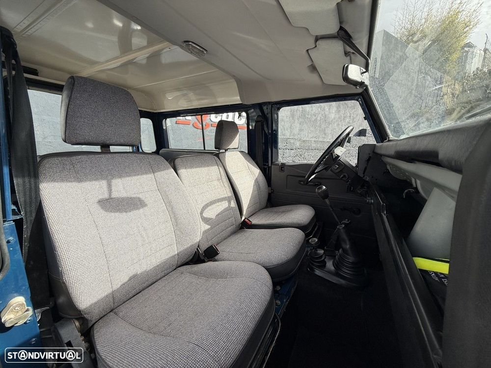 Land Rover Defender - 11