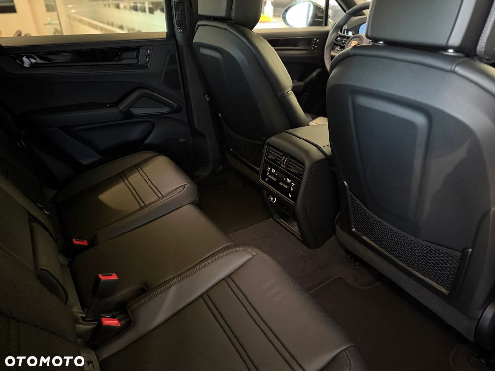 Porsche Cayenne E-Hybrid PHEV Black Edition - 36