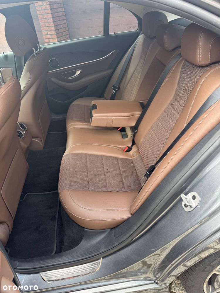 Mercedes-Benz Klasa E 200 4-Matic AMG - 8