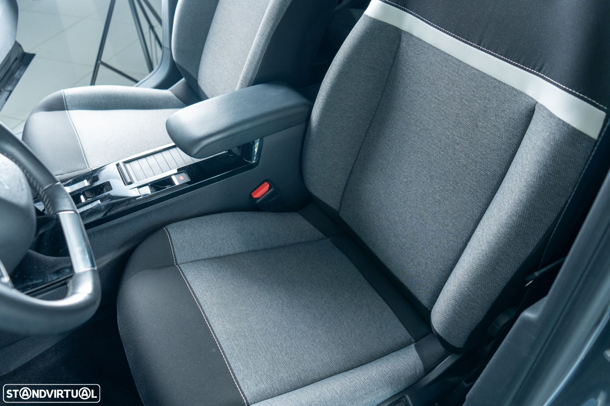 Citroën C4 PureTech 130 Stop&Start EAT8 SHINE - 16