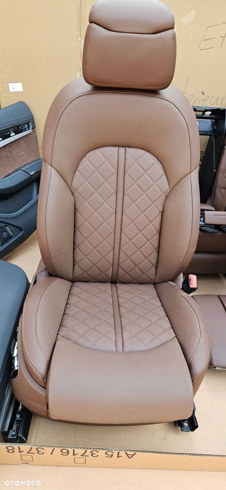 audi s8 a8 d4 lift fotele kanapa boczki brązowa skóra wentylacja masaże - 5