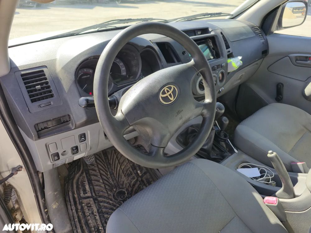 Toyota Hilux 4x4 Double Cab - 11