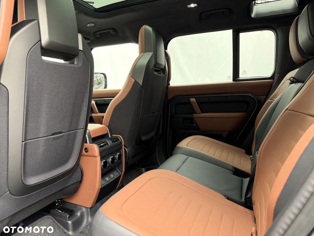 Land Rover Defender 110 P635 OCTA - 9