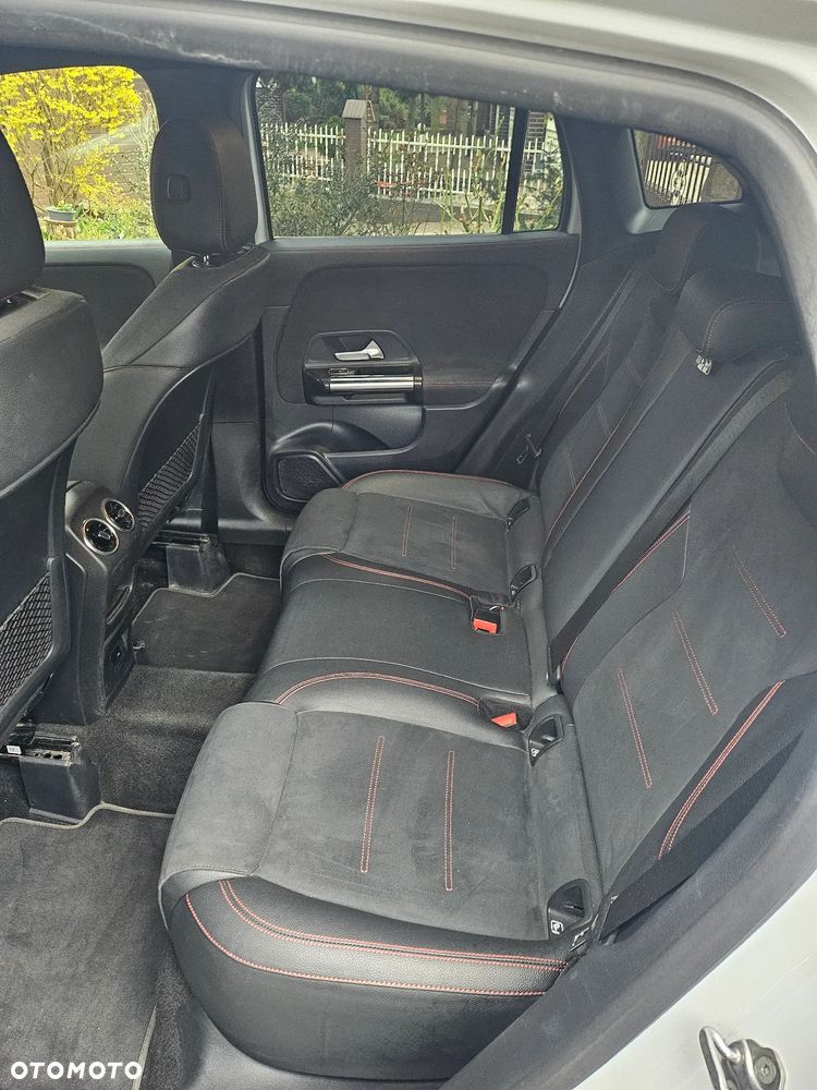 Mercedes-Benz GLA 200 AMG Line - 12