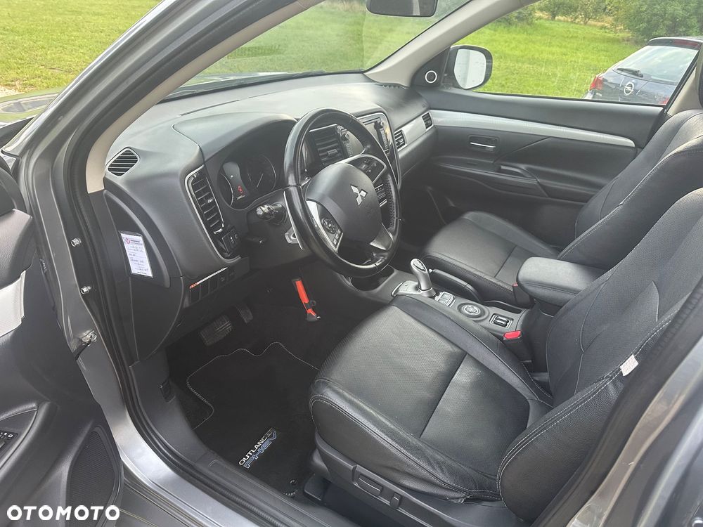 Mitsubishi Outlander Instyle NAVI + - 11