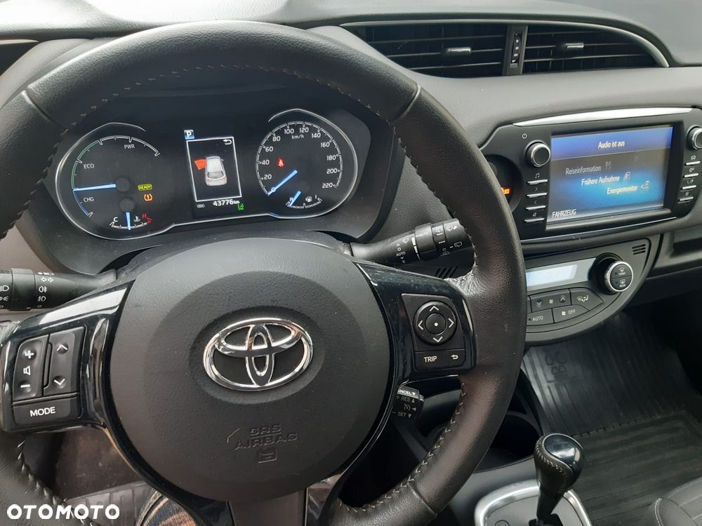 Toyota Yaris Hybrid 100 Premium - 17