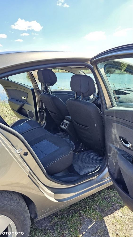 Renault Fluence 1.6 16V Expression - 6