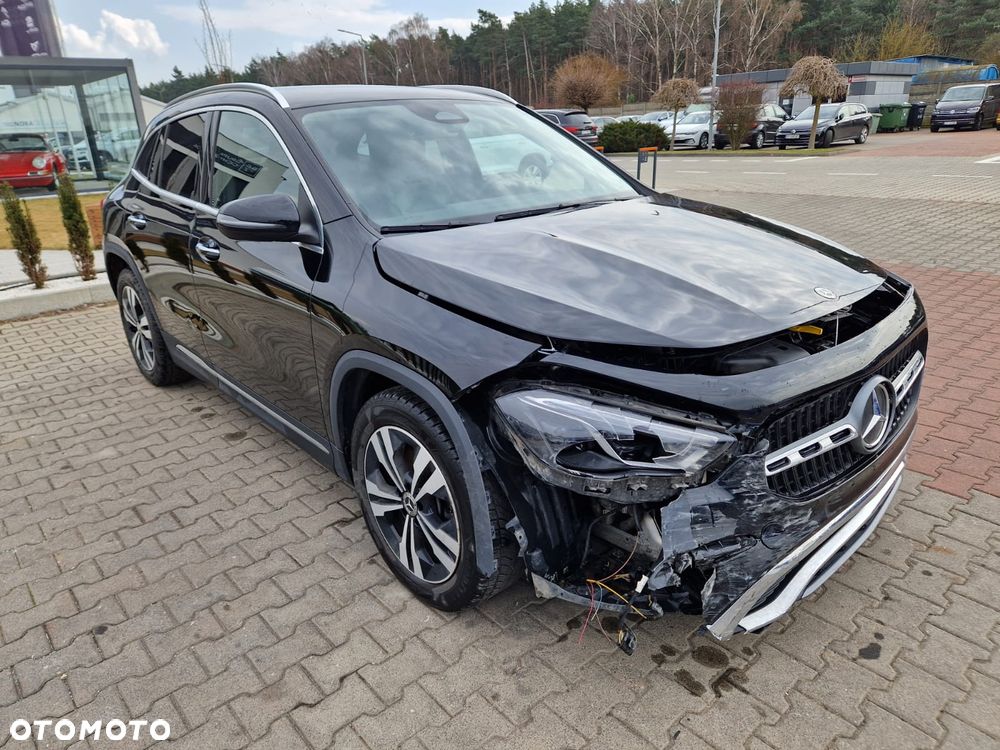 Mercedes-Benz GLA 220 d 4-Matic Edition 1 - 4