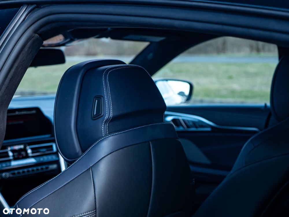 BMW Seria 8 - 35