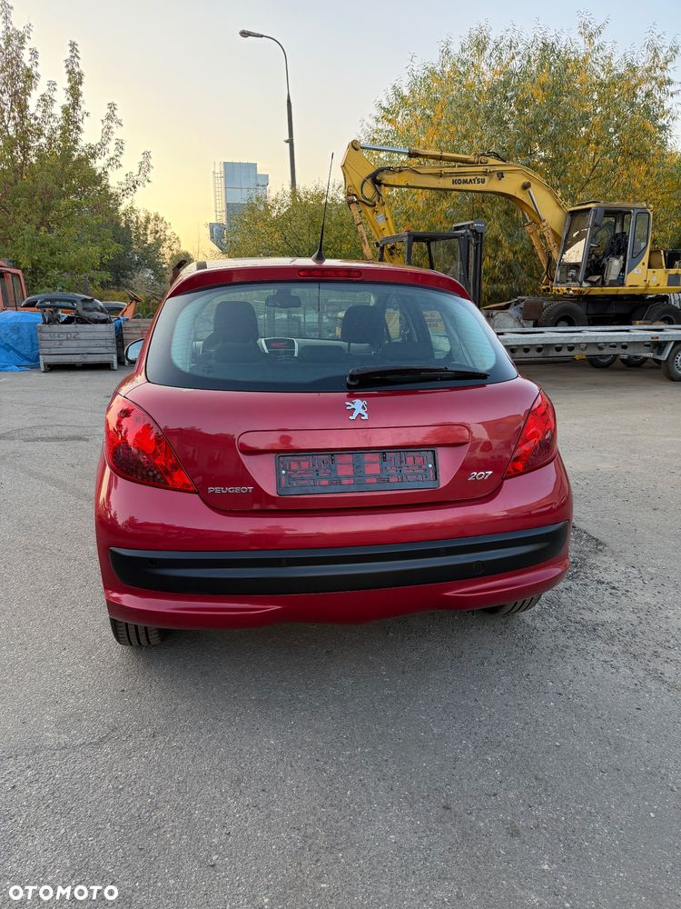 Peugeot 207 - 8