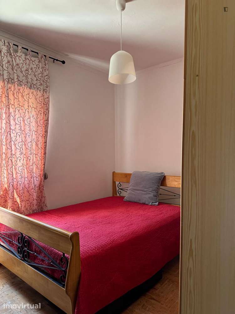 Quarto - localizado em Lisbon - Grande imagem: 4/18