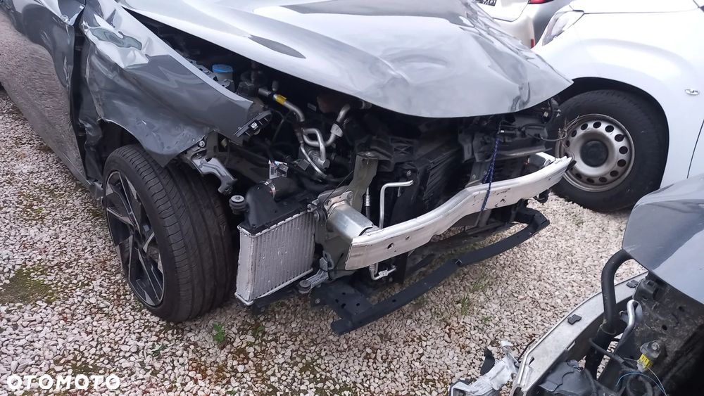 Peugeot 308 - 8