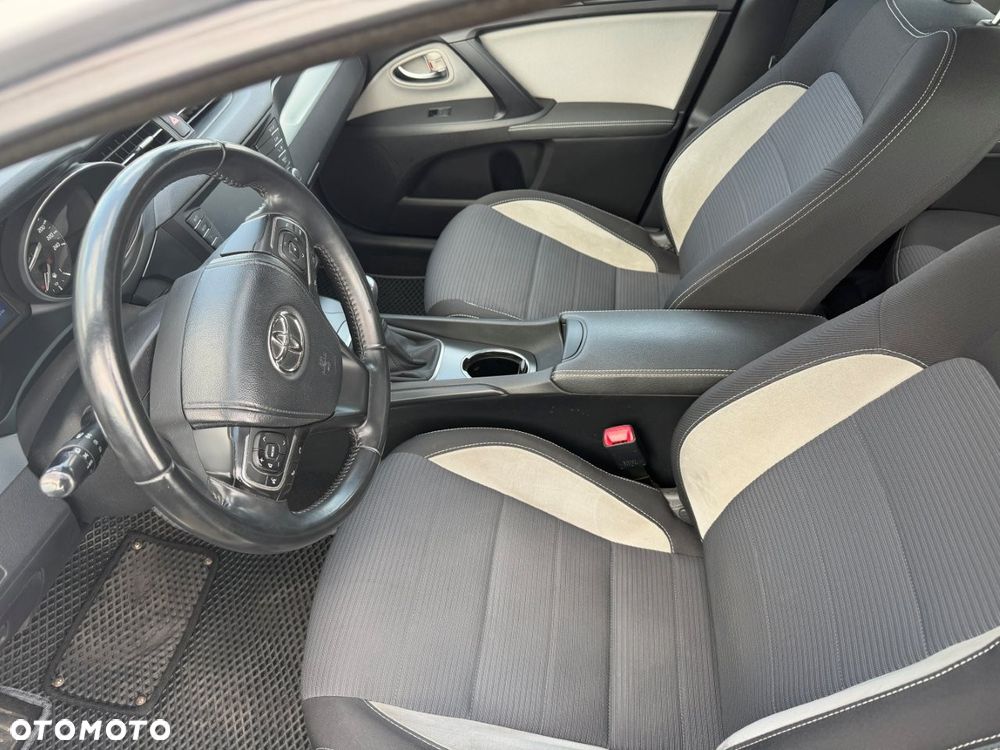 Toyota Avensis 2.0 D-4D Premium - 13