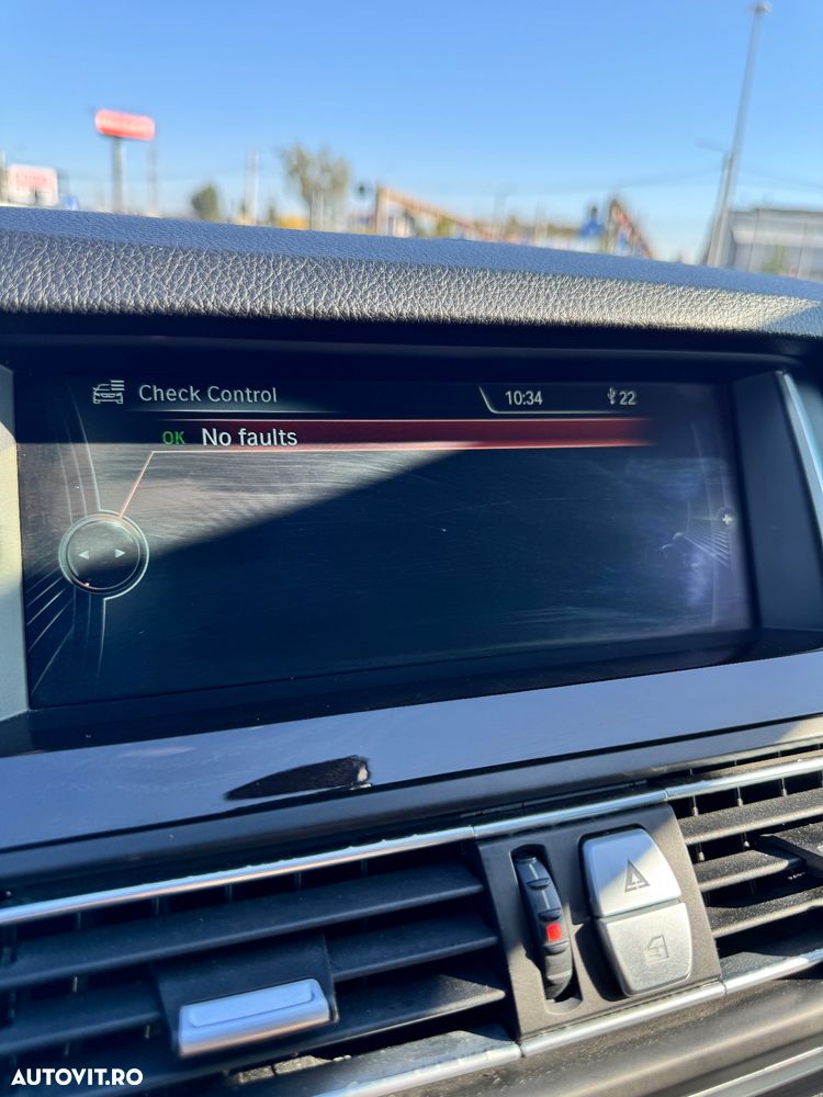 BMW Seria 5 525d xDrive AT - 34