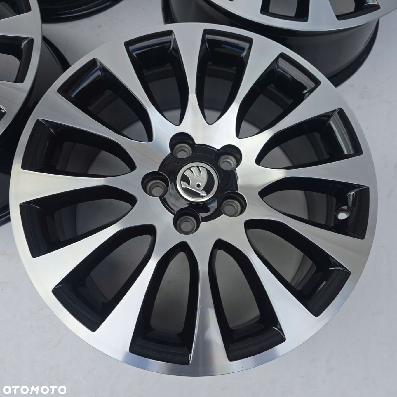 SKODA SUPERB II OCTAVIA II III IV YETI KAROQ 5x112 17 ET49 JAK NOWE - 4