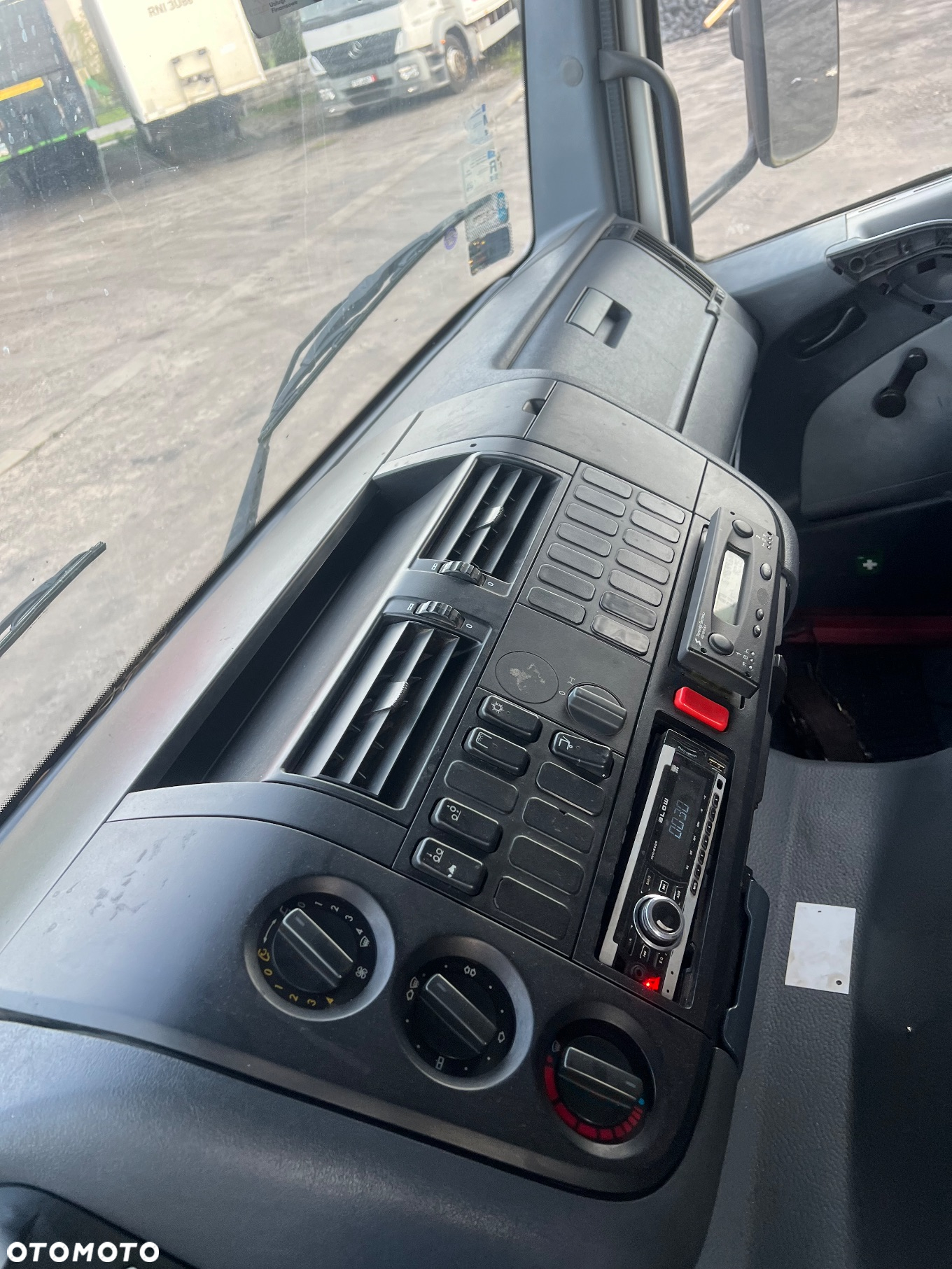 Mercedes-Benz ATEGO - 12