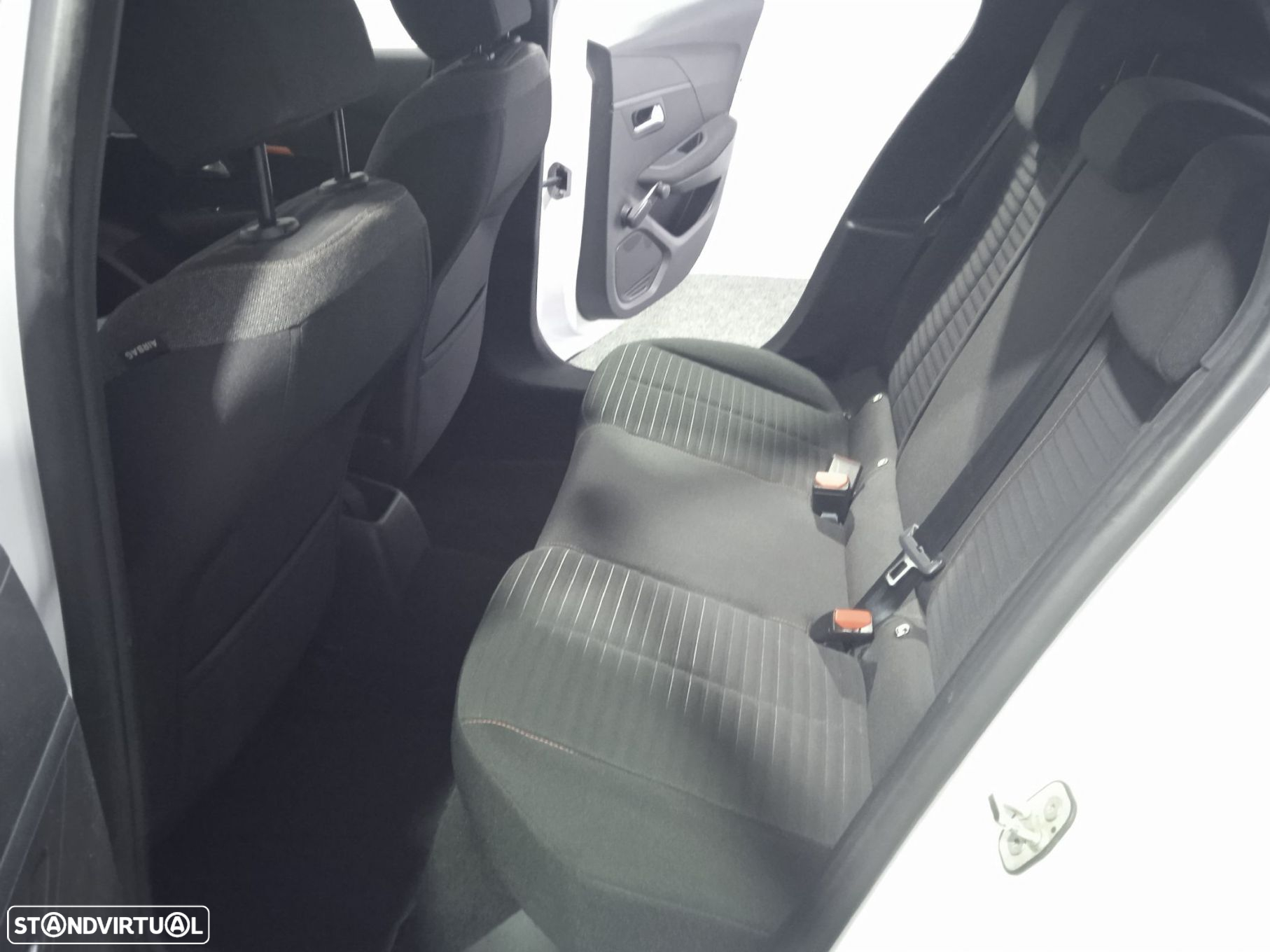 Peugeot 208 1.2 PureTech Active - 12