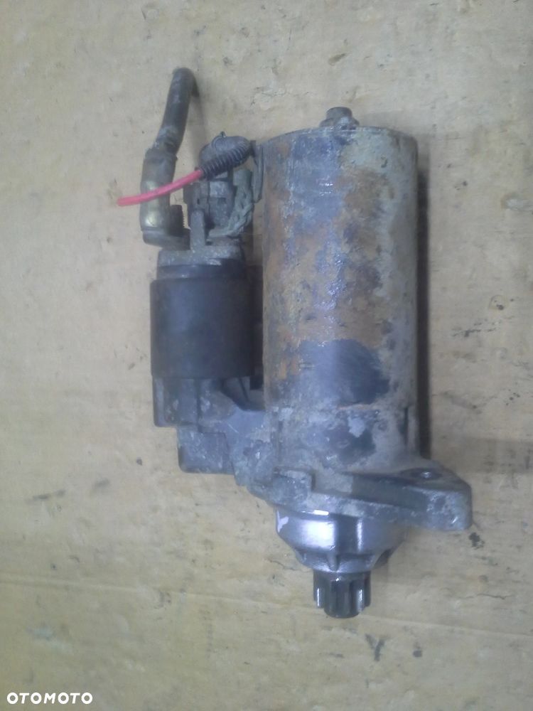 Volkswagen Caddy 2.0 SDi rozrusznik - 3