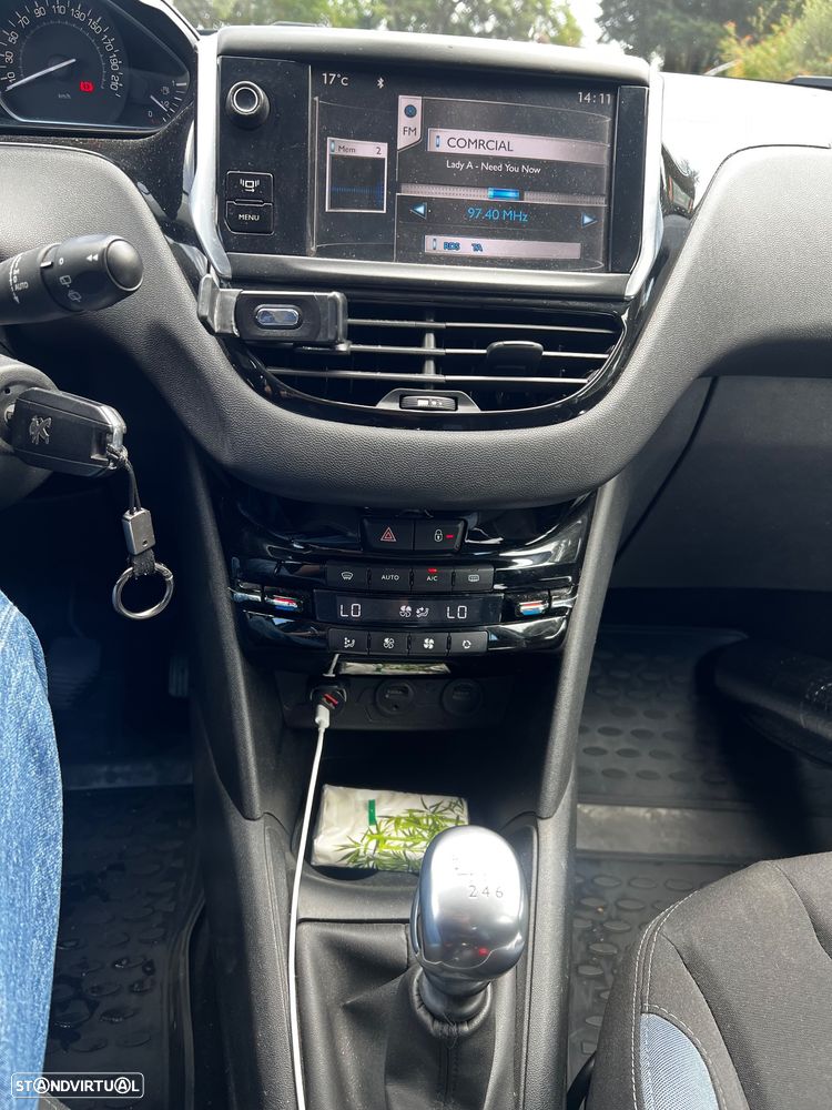 Peugeot 208 - 16
