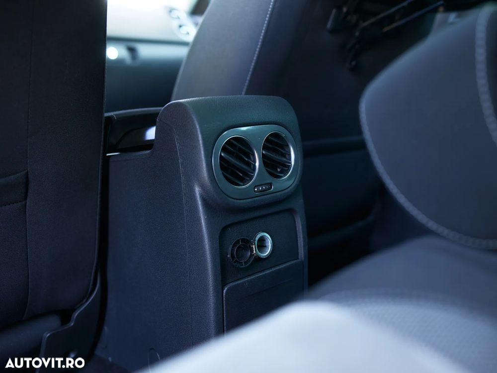 Volkswagen Tiguan - 33