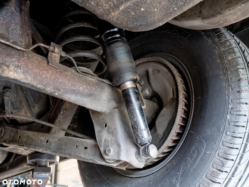 Cadillac Deville - 33