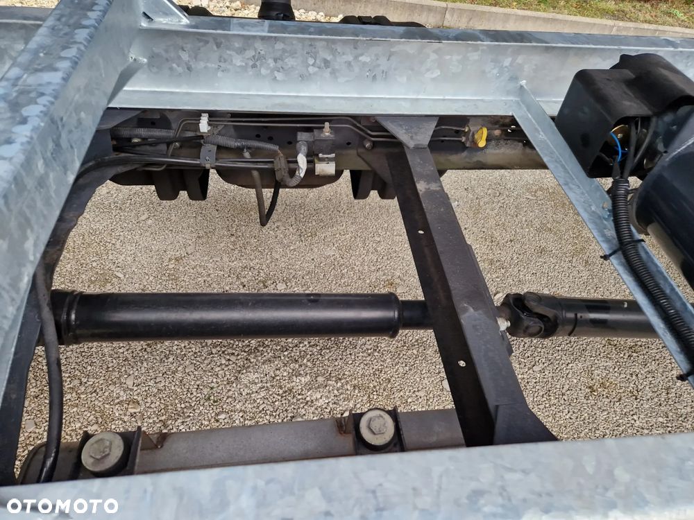 Nissan Atleon 3.0 - 13