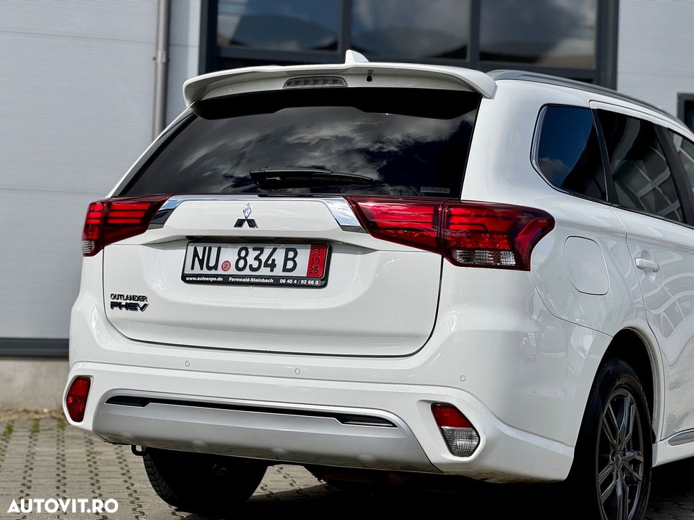 Mitsubishi Outlander 2.4 4WD Plug-In Hybrid Plus - 34