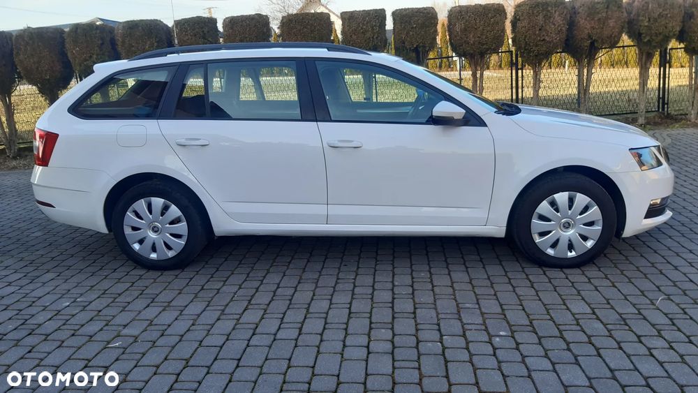 Skoda Octavia 1.6 TDI DSG Ambition - 5