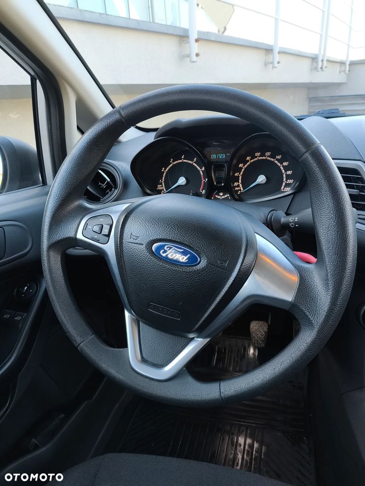 Ford Fiesta 1.25 Silver X - 26