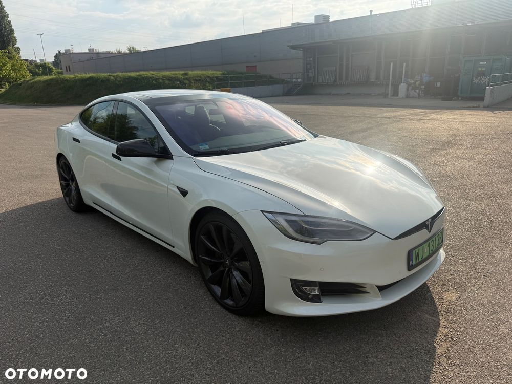 Tesla Model S - 1