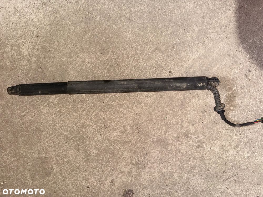 Siłownik klapy bagażnika Kia Sorento III - 81770-c5100 - 1