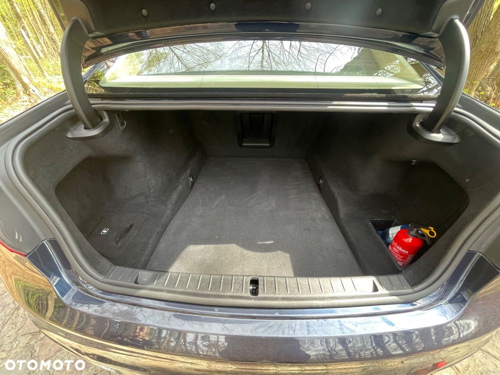 BMW Seria 7 740Li - 27