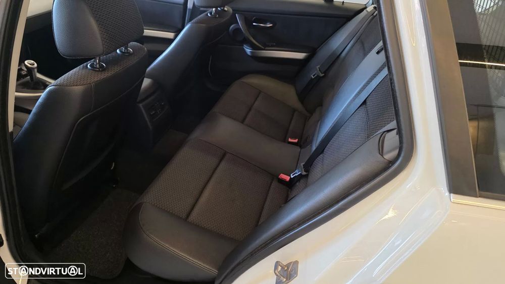 BMW 318 d Sport - 44