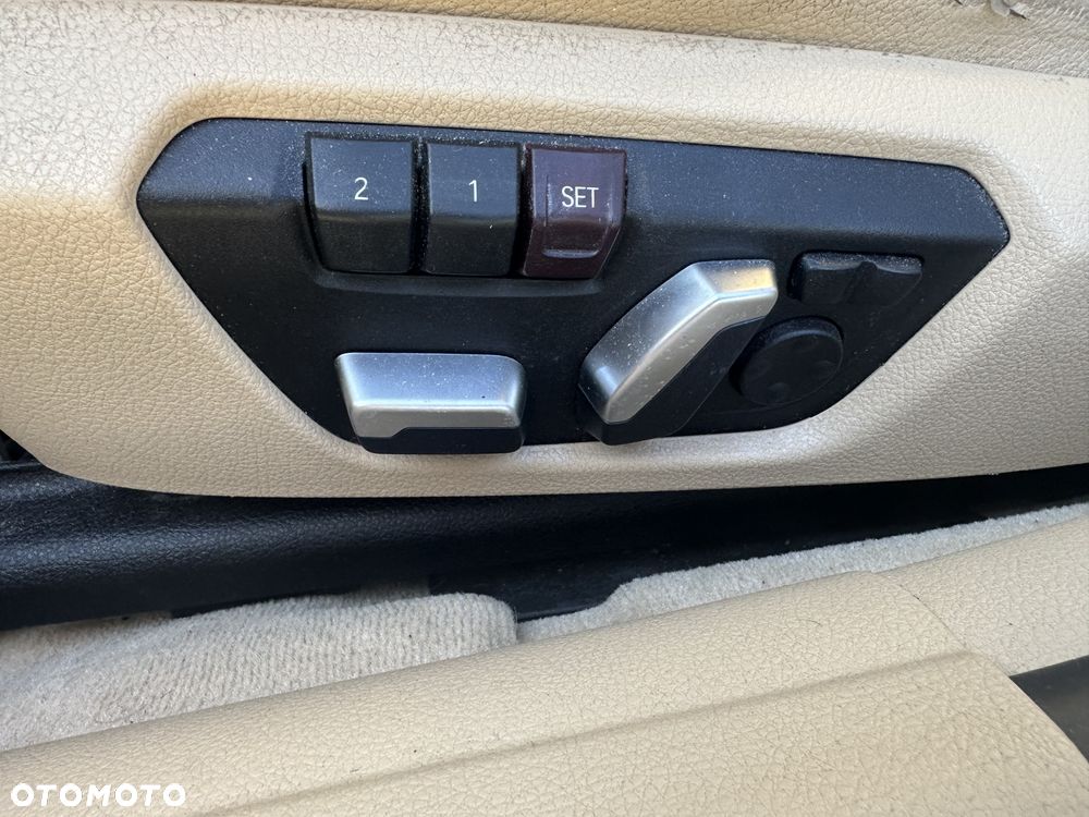 BMW Seria 3 328i Luxury Line - 15