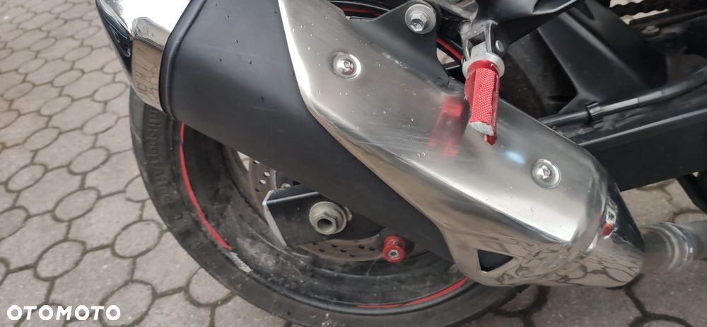 Suzuki GSR - 7