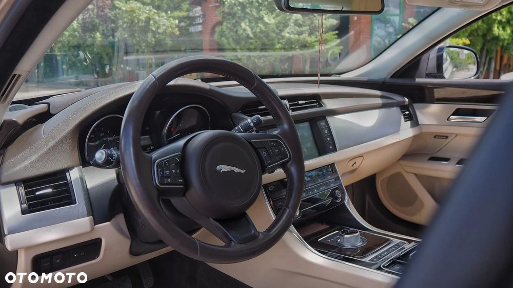 Jaguar XF 3.0 TDV6 Prestige - 25