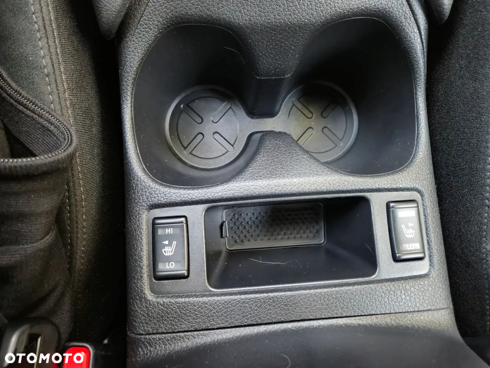 Nissan Rogue - 18