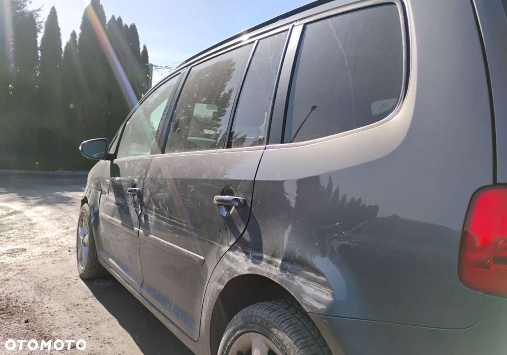 Volkswagen Touran - 28
