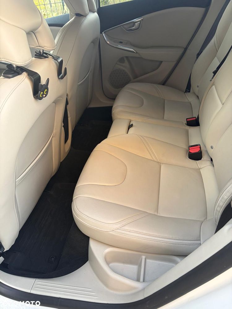 Volvo V40 Cross Country - 8