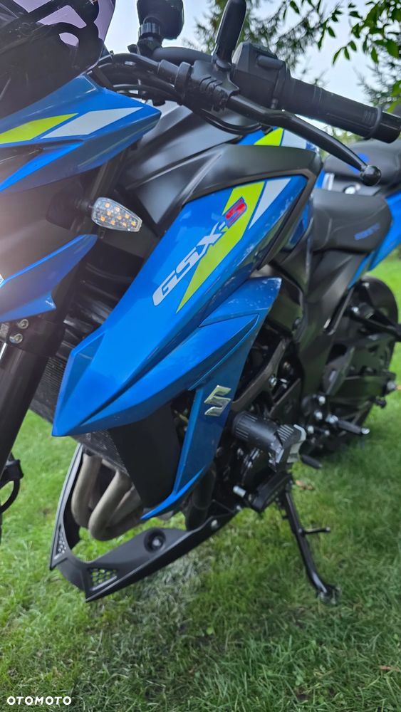 Suzuki GSX - 3